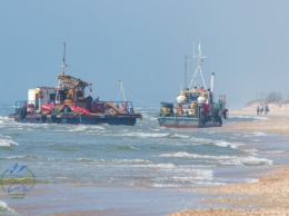 Севшее на мель в Бессарабии судно «Гидрограф» прочно увязло в песке
