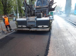 Текущий ремонт дорог проводится во всех районах Одессы. Фото