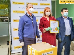 Фонд Рината Ахметова и ДТЭК передали Ивано-Франковщины тесты для врачей «скорой»