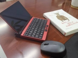 One Netbook анонсировала «карманный» игровой ноутбук с 5G-модемом