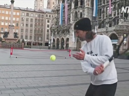 Два теннисиста превратили пустующие площади и улицы Мюнхена в корты (видео)
