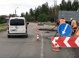 Вниманию водителей: на въезде в Никополь ремонтируют дорогу