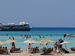 В Греции из-за рекордной жары открыли более 500 пляжей