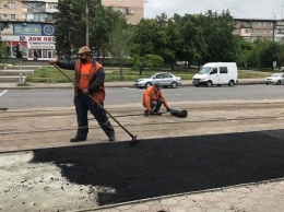 В Запорожье обновляют тротуары