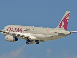 Глава Qatar Airways считает бесполезным соблюдение дистанции в самолетах