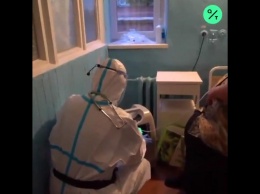 "90% врачей на больничном, а костюмы защиты у нас от волонтеров»: врачи с Черновцов взывают о помощи - Bloomberg (видео)