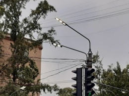 На улицах Кривого Рога массово устанавливают новые светильники