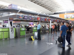 АМКУ требует от авиакомпаний прекратить продажу билетов до завершения карантина