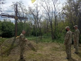 По случаю Дня Героев в Луганской области почтили бойцов УНР