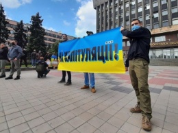 В центре Запорожья провели акцию против капитуляции и реванша(ФОТО)