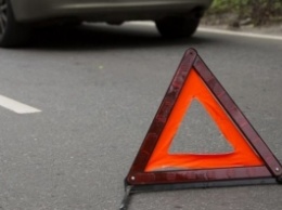 В Запорожье водитель на легковом авто пытался "заехать" в подъезд (ФОТО)