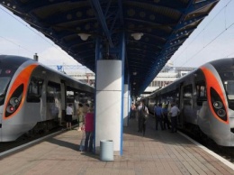 Руководство поездов "Интерсити" уволили из-за махинаций с закупкой питания для пассажиров