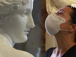 Итальянцы спокойно наслаждаются искусством в музеях без туристов (видео)