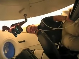 Астронавты NASA провели видеоэкскурсию по CrewDragon (видео)