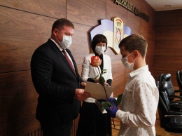 В облгосадминистрации наградили победителей всеукраинских ученических олимпиад