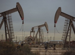 Нефть упала ниже 40 долларов из-за сомнений в сокращении добычи