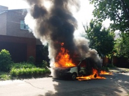 Мужчина сгорел заживо: авто загорелось на ходу