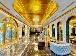 Во Вьетнаме открылся покрытый золотом отель