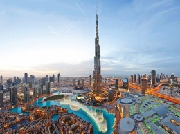 В Дубае возобновил работу танцующий фонтан, а отели начали открывать бассейны
