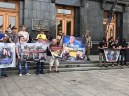 Побратимы убитого Сармата объявили голодовку и пикетируют Офис Президента (фото)