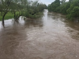 На Прикарпатье непогода повредила 12 мостов, размыла свыше 60 километров дорог
