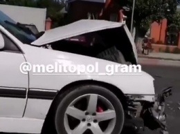 Машины в хлам - в Мелитополе разбились два автомобиля (видео)