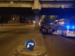 Влетел в отбойник: в Днепре пьяный водитель попал в ДТП под мостом