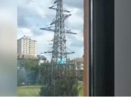 Блэкаут в Киеве: момент взрыва электровышки сняли на видео