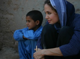 Анджелина Джоли о глобальных проблемах беженцев и материнстве