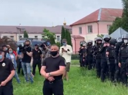 В "Нацкорпусе" заявили, что в Ровенской области произошли столкновения активистов с титушками и полицией