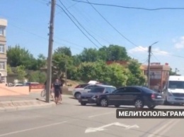 В центре Мелитополя не поделили дорогу две легковушки (видео)