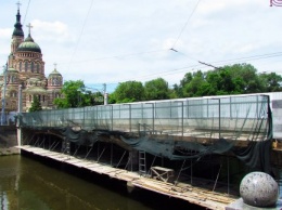 По Купеческому мосту до сентября закрывают движение транспорта
