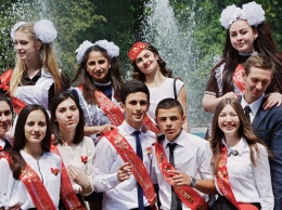 Глава Крыма поздравил крымских выпускников