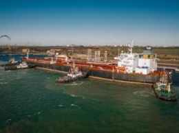 «Укртранснафта» начала разгрузку пятого танкера с нефтью для Беларуси