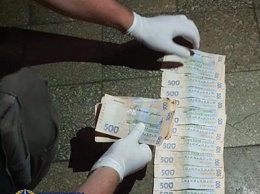 В Николаеве задержали патрульного полицейского на взятке в $800