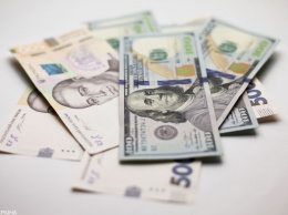 НБУ поднял курс доллара выше 27 гривен впервые с конца апреля