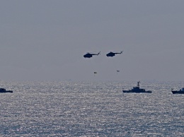 Новинки флота, авиация и парашютисты: как в Одесском заливе смотр военных кораблей проходил
