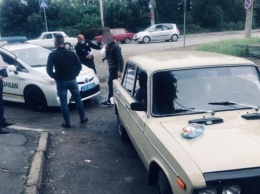 В Черновцах задержали нападавших, которые избили и похитили мужчину