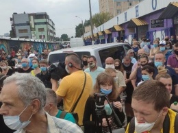 В Киеве митинговали на книжном рынке Петровка