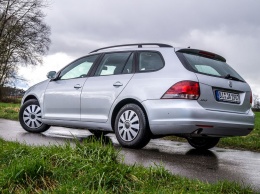 Новый проходимый универсал VW Golf впервые заметили на тестах (ФОТО)