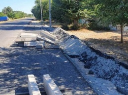 В результате ремонта дороги жителям Стрелкового перекрыли въезд во двор