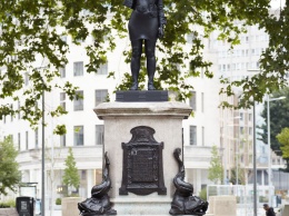 На месте снесенной статуи работорговцу в Бристоле установлен монумент чернокожим активистам