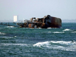 Эвакуация Delfi снова затягивается - владелец танкера винит шторм