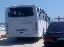 На Бирючий завезли автобус с Нацгвардией (видео)