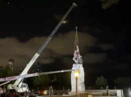 В Чикаго по требованию протестующих убрали две статуи Колумба