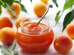 Заготавливаем витамины на зиму: топ-3 простых рецептов консервации абрикос