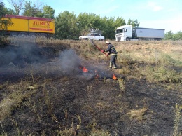 Неосторожное обращение с огнем и поджоги: за сутки спасатели Николаевщины потушили 21 пожар на открытых территориях