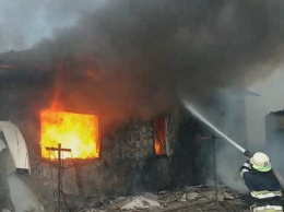 На Днепропетровщине сгорели три жилых дома: есть пострадавшие (фото)