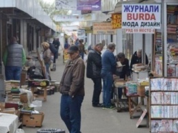 Киевляне требуют у Киевсовета не сносить книжный рынок "Петровка" ради еще одного ТРЦ