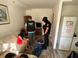 Соблазняли, а потом шантажировали "домашним порно": на Закарпатье задержали трио вымогателей (видео)